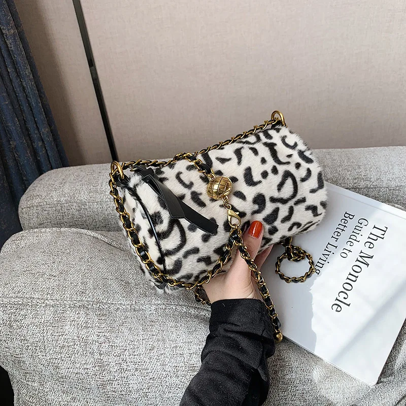 2021 plyšové leopard tlač jeden-ramenný kožušiny taška nové trendy stiletto žien taška fashion reťazca valcovými taška