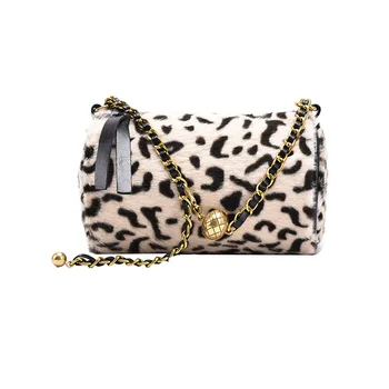 2021 plyšové leopard tlač jeden-ramenný kožušiny taška nové trendy stiletto žien taška fashion reťazca valcovými taška
